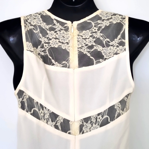 Jarlo, cream long formal dress, lace details, lined, sheer overlay, size 6 - Picture 8 of 12